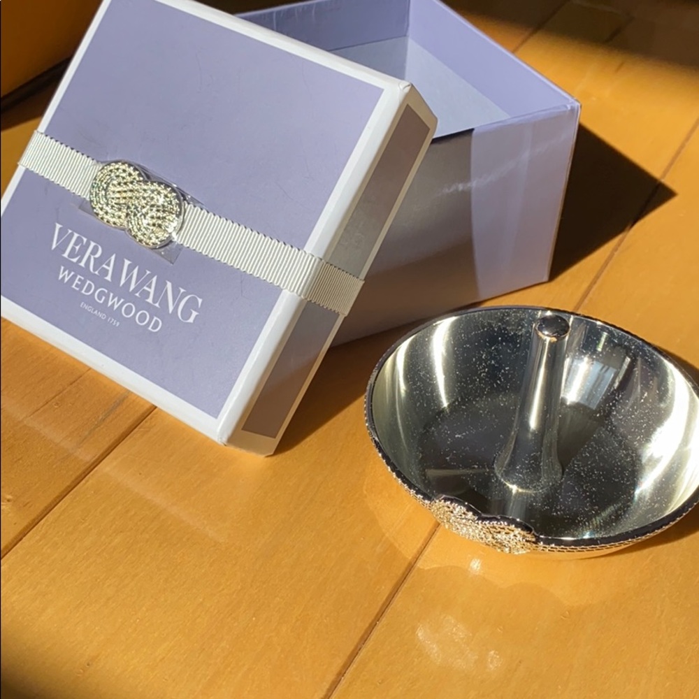 Vera Wang Wedgewood ring holder